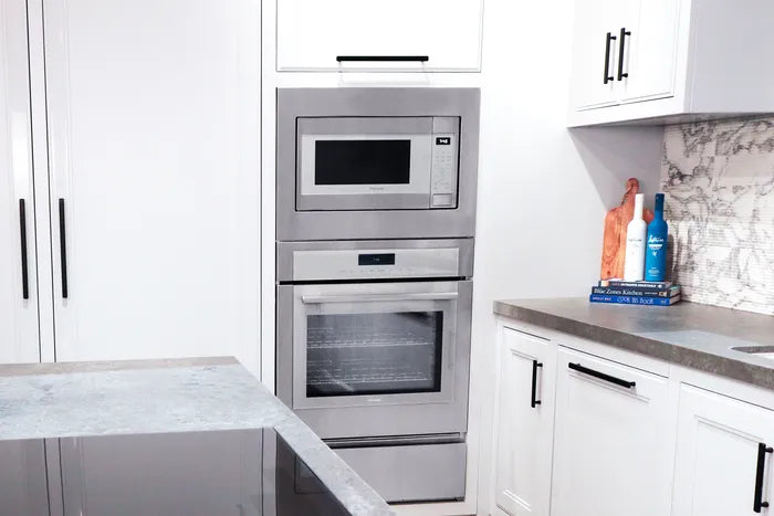 Thermador Masterpiece 24" Microwave SS Side Swing Door