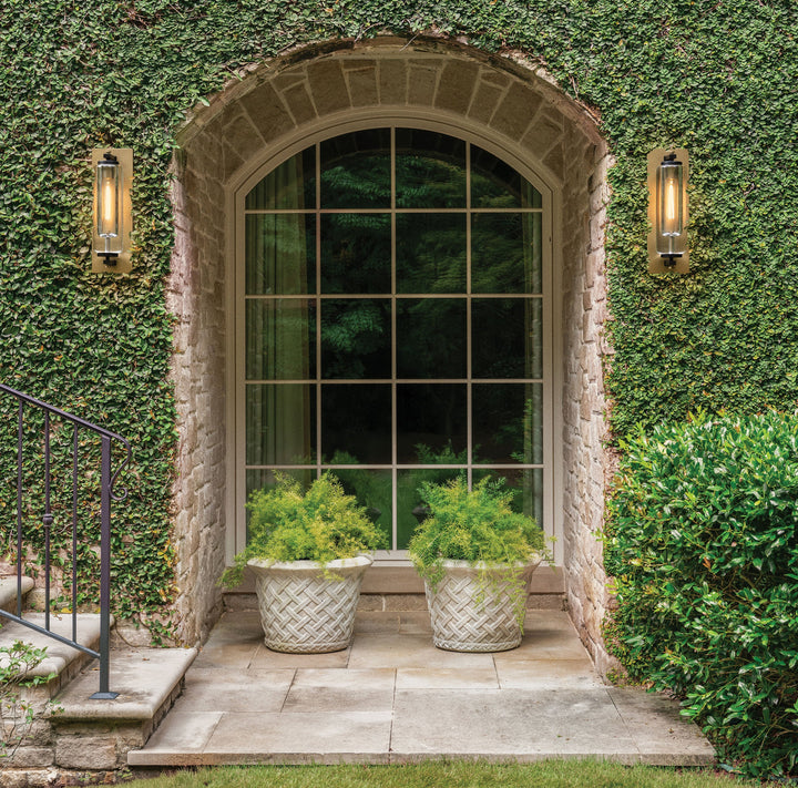 Hinkley Lourde Outdoor Wall Light (view 2)