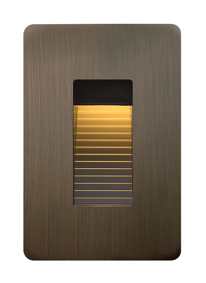 Luna 120V Vertical Step Light