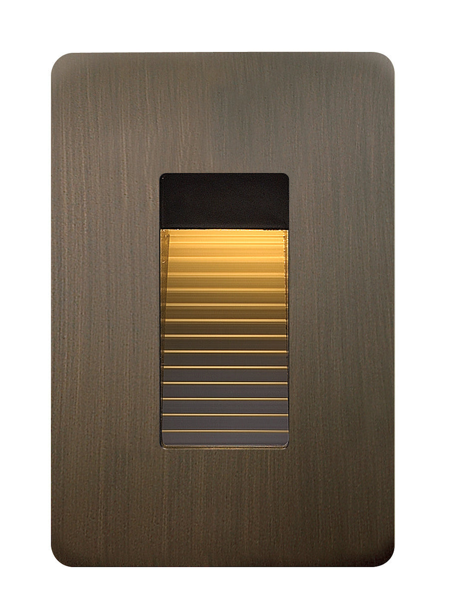 Luna 120V Vertical Step Light