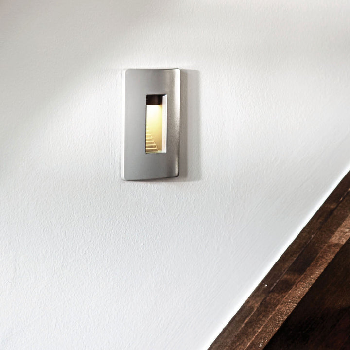 Hinkley Luna 120V Vertical Step Light