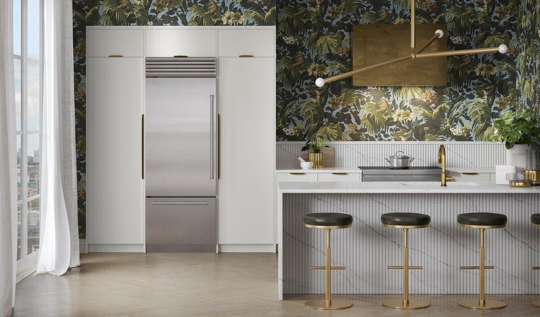 Sub-Zero Refrigerator, 30" Classic Over-and-under Refrigerator/freezer Internal Dispenser