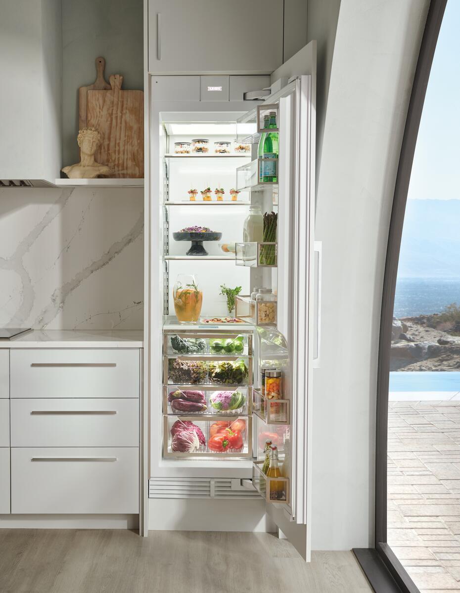 Sub-Zero Refrigerator, 24" Integrated Column Refrigerator