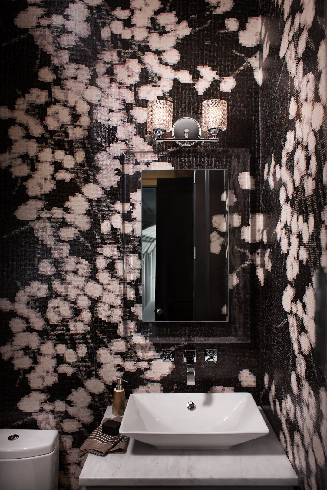 Hinkley Elle Bathroom Vanity Light (view 3)