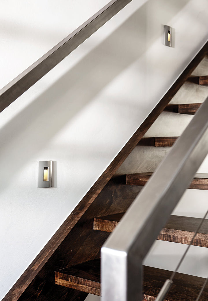 Hinkley Luna 120V Vertical Step Light (view 4)