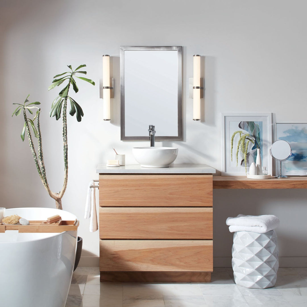 Hinkley Simi Bathroom Vanity Light (view 4)