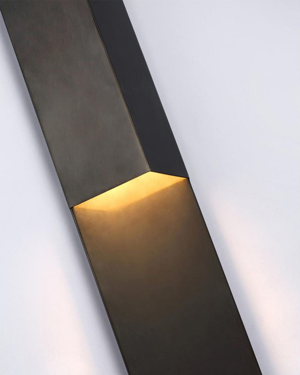 Visual Comfort Signature Rega Wall Sconce (view 2)