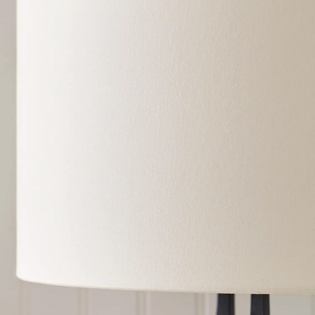 Visual Comfort Signature Scala Table Lamp (view 3)