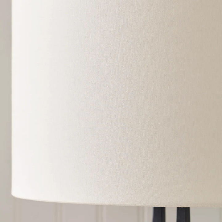 Visual Comfort Signature Scala Table Lamp (view 3)
